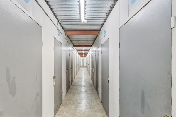 Facility photo: //images.sparefoot.com/medium/2391596994318fab309.jpg