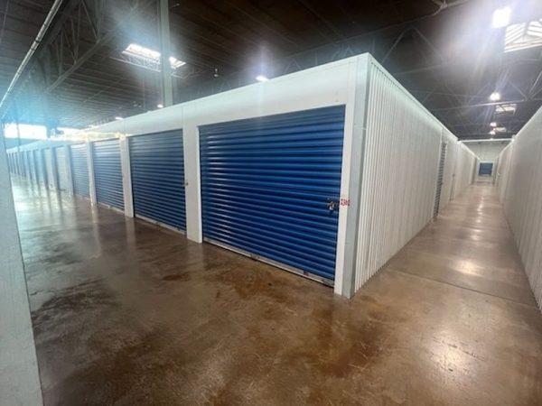 Facility photo: //images.sparefoot.com/medium/239161690505fb4f7f1.jpg