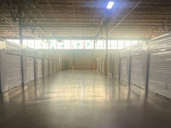 Facility photo: //images.sparefoot.com/medium/2391616905060260137.jpg