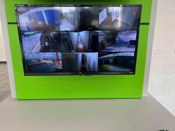 Facility photo: //images.sparefoot.com/medium/2391616905061c58fdb.jpg