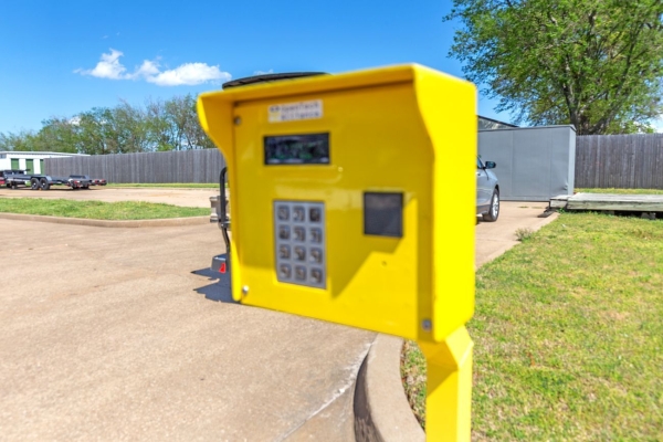 Facility photo: //images.sparefoot.com/medium/2391666a2aa4427ca5f.jpg