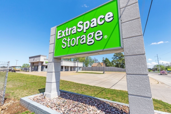 Facility photo: //images.sparefoot.com/medium/2391666a2aa446e706f.jpg