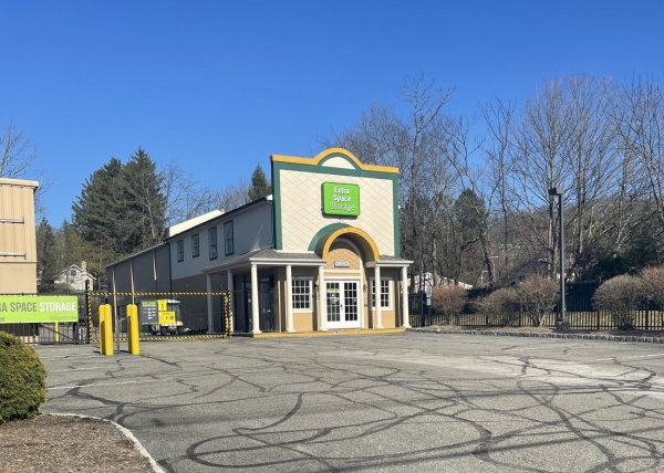 Facility photo: //images.sparefoot.com/medium/23916769de2e966907b.jpg