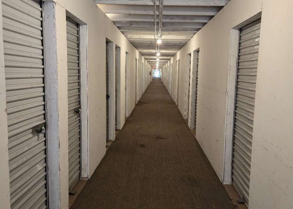 Facility photo: //images.sparefoot.com/medium/23916869943160bcc26.jpg