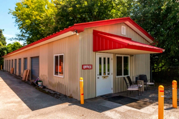 Facility photo: //images.sparefoot.com/medium/239173696960dfee2e2.jpg