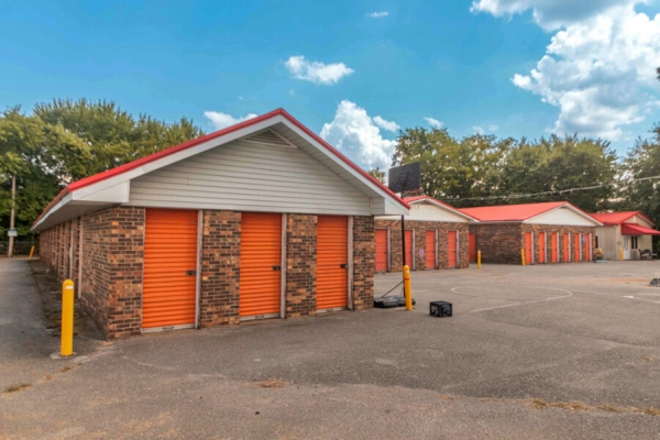 Facility photo: //images.sparefoot.com/medium/239173696960e0e3775.jpg