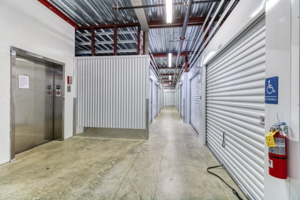 Facility photo: //images.sparefoot.com/medium/2391846782aad560dec.jpeg