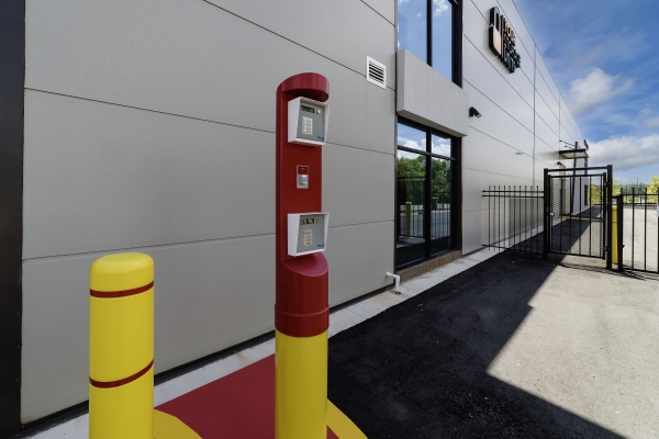 Facility photo: //images.sparefoot.com/medium/23919268aca3772db78.jpg