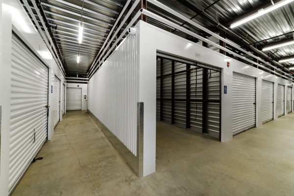 Facility photo: //images.sparefoot.com/medium/23919268aca3ad4d2b7.jpg