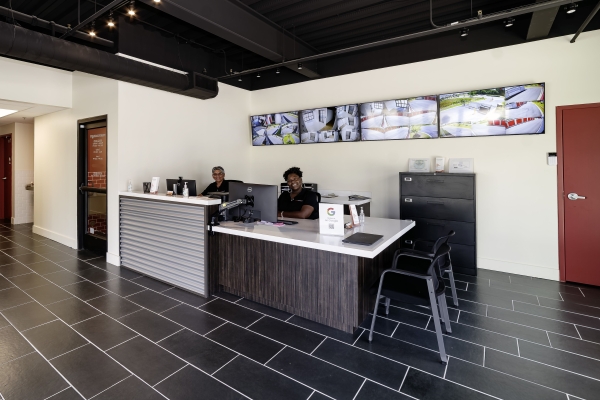 Facility photo: //images.sparefoot.com/medium/23919268acab4fb7bbd.jpg