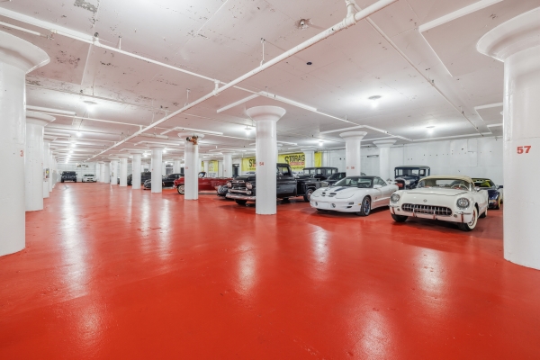 Facility photo: //images.sparefoot.com/medium/239194696fd3c05bd98.jpeg