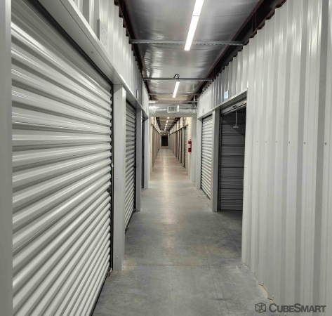 Facility photo: //images.sparefoot.com/medium/239197686f5b48de650.jpg
