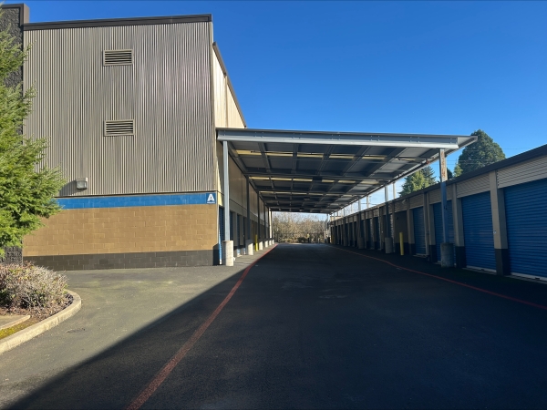 Facility photo: //images.sparefoot.com/medium/23919968893ca48ae00.jpeg