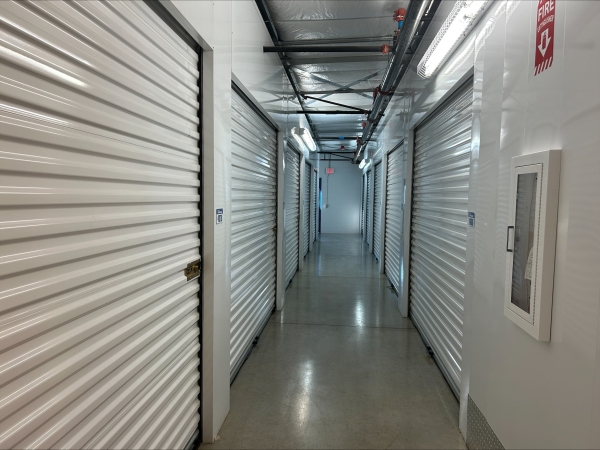 Facility photo: //images.sparefoot.com/medium/23919968893cc36f64e.jpeg