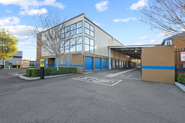 Facility photo: //images.sparefoot.com/medium/23921867d22a67b2d4f.jpg