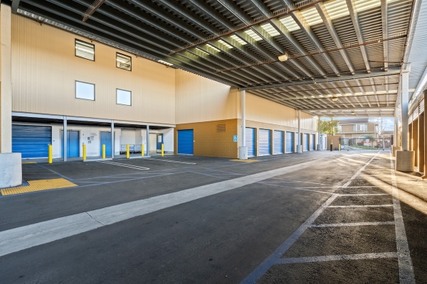 Facility photo: //images.sparefoot.com/medium/23921867d22a6a5c66c.jpg