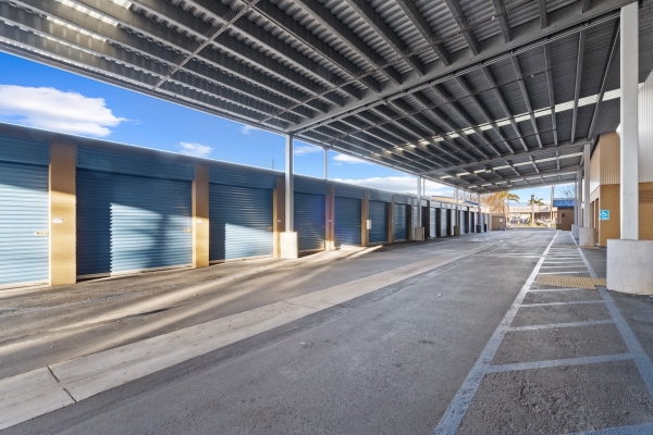 Facility photo: //images.sparefoot.com/medium/23921867d22a6b3d6dc.jpg