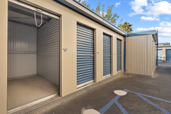 Facility photo: //images.sparefoot.com/medium/23921867d22a6d46b6a.jpg
