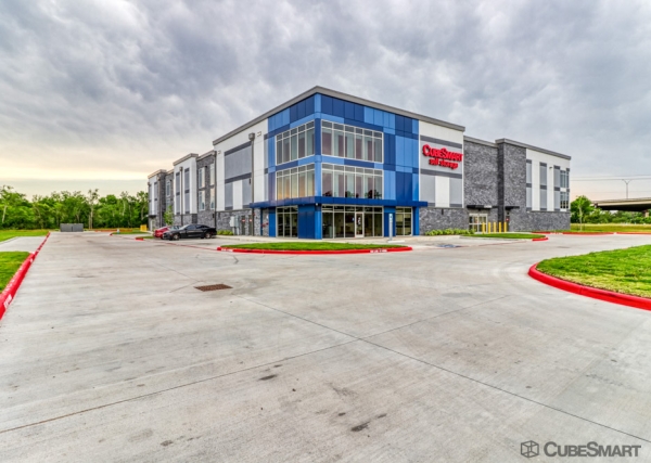 Facility photo: //images.sparefoot.com/medium/239226689072107d8dd.jpg