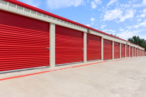 Facility photo: //images.sparefoot.com/medium/23923168b716f349241.jpg