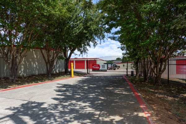 Facility photo: //images.sparefoot.com/medium/23923168b716f4d83c5.jpg