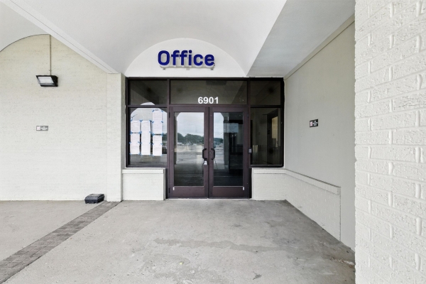 Facility photo: //images.sparefoot.com/medium/2392346a172a5061ff3.jpg
