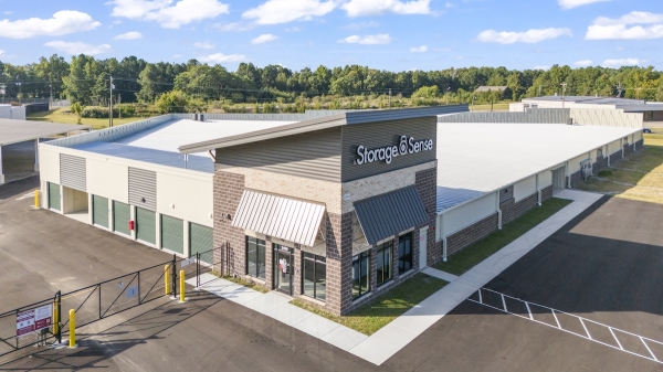 Facility photo: //images.sparefoot.com/medium/239280690ce2c52fd13.jpg