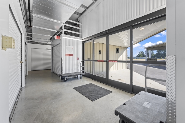 Facility photo: //images.sparefoot.com/medium/239280690ce2c623715.jpg