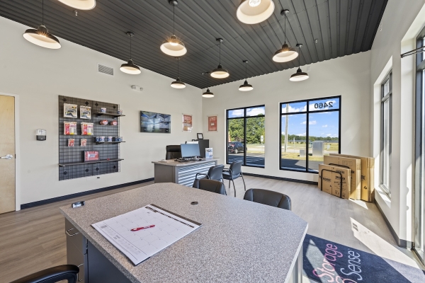 Facility photo: //images.sparefoot.com/medium/239280690ce2c72912d.jpg