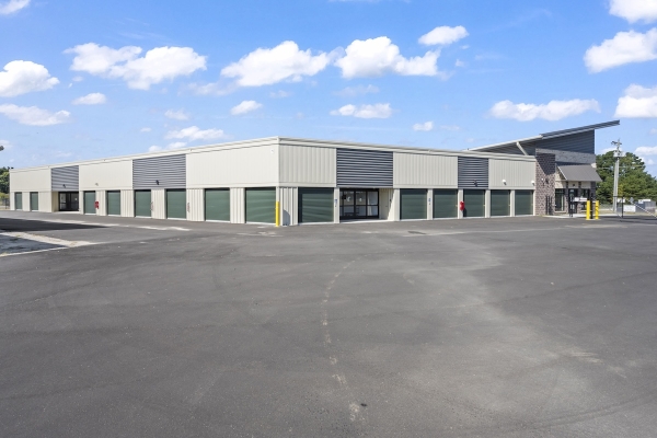 Facility photo: //images.sparefoot.com/medium/239280690ce2d54c50b.jpg