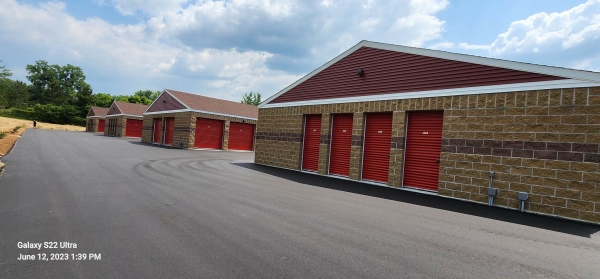 Facility photo: //images.sparefoot.com/medium/2392836787d9ab2fab8.jpg