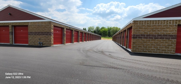 Facility photo: //images.sparefoot.com/medium/2392836787d9ac606ca.jpg