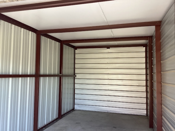 Facility photo: //images.sparefoot.com/medium/23928867a3af2b70683.jpg