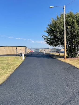 Facility photo: //images.sparefoot.com/medium/23928867a3af3b39b65.jpg