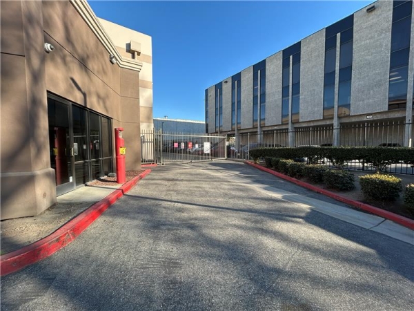 Facility photo: //images.sparefoot.com/medium/2392896789b97528bce.jpg