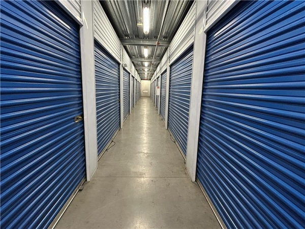 Facility photo: //images.sparefoot.com/medium/2392896789b9788a7c4.jpg