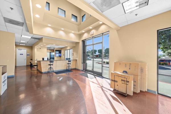 Facility photo: //images.sparefoot.com/medium/2392896917773046230.jpg