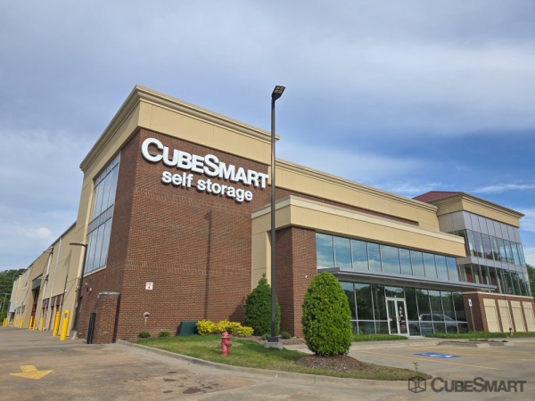 Facility photo: //images.sparefoot.com/medium/239291690303b05d51c.jpg