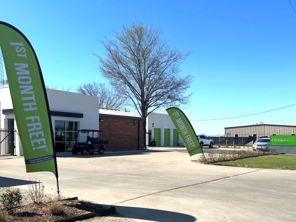 Storage Units at Extra Space Storage - 6738 - Arlington - Mansfield Webb Rd - 1750 Mansfield Webb Road