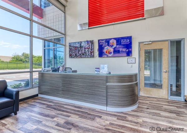 Facility photo: //images.sparefoot.com/medium/2393536979cb892b69c.jpg