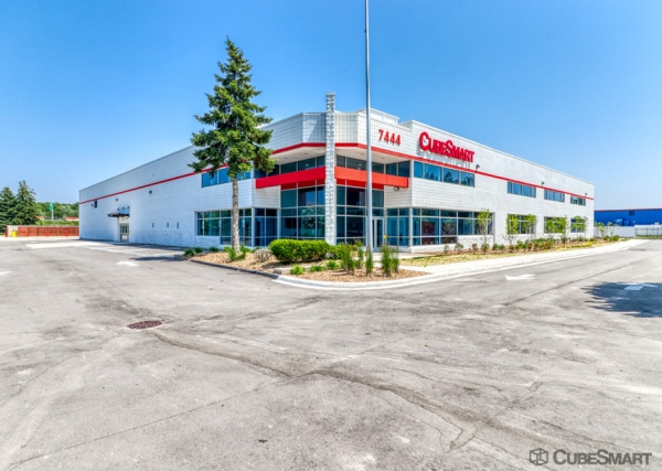 Facility photo: //images.sparefoot.com/medium/23935369df498e8a002.jpg