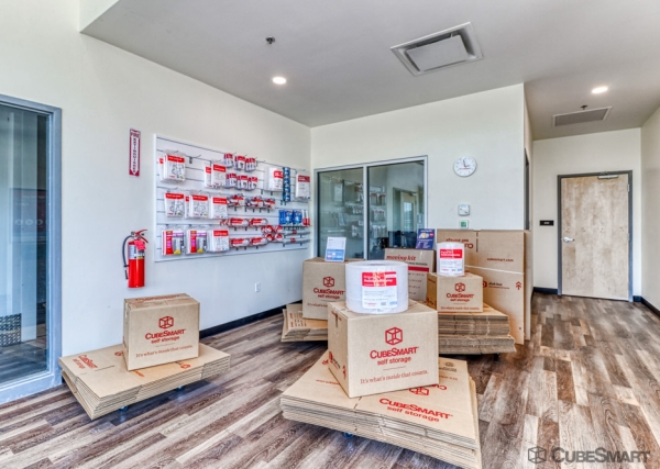 Facility photo: //images.sparefoot.com/medium/23935369e098b17d8ad.jpg