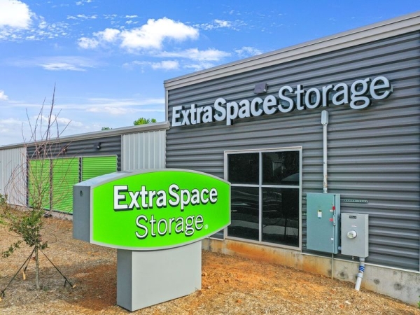 Storage Units at Extra Space Storage - 2063 - Charlotte - Gibbon Rd - 3210 Gibbon Road