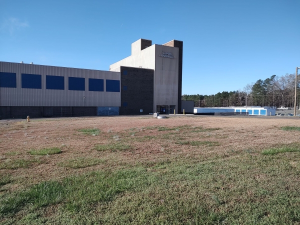 Facility photo: //images.sparefoot.com/medium/23936669d5322008bfd.jpg