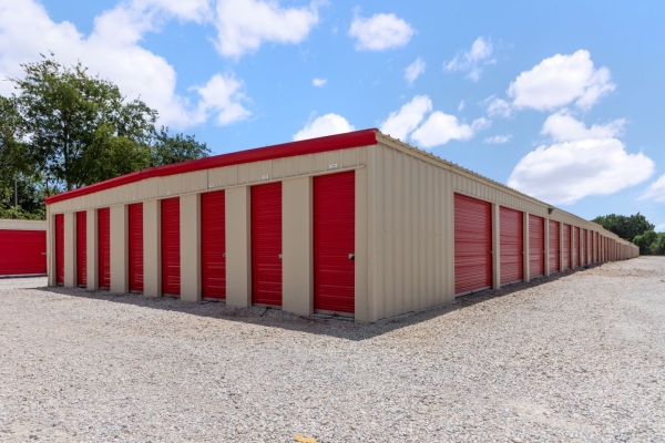 Facility photo: //images.sparefoot.com/medium/23937068b70b265259a.jpg