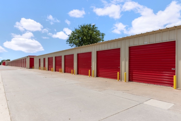 Facility photo: //images.sparefoot.com/medium/23937068b70b273f7ad.jpg