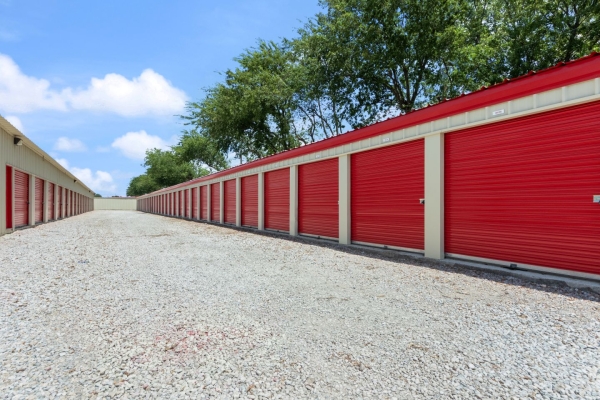 Facility photo: //images.sparefoot.com/medium/23937068b70b2910944.jpg