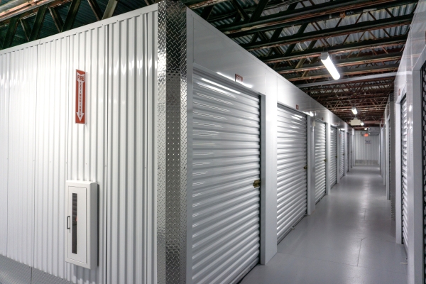 Facility photo: //images.sparefoot.com/medium/23937267a3967e08977.jpg