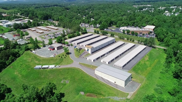 Facility photo: //images.sparefoot.com/medium/2393866793a305f2f11.jpg