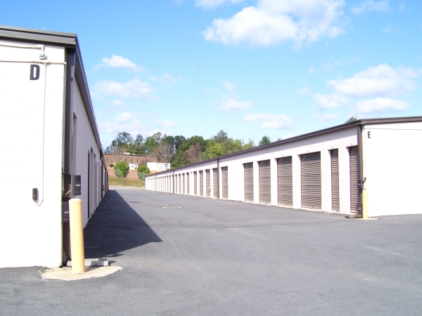 Facility photo: //images.sparefoot.com/medium/2393866793a326ce22c.jpg